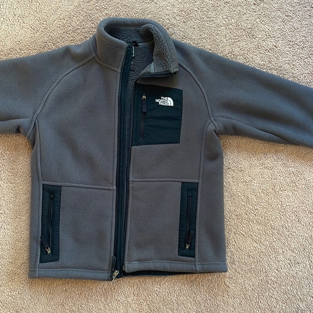Dark Grey North Face jacket worn only three to four times! Size: Kids (L)